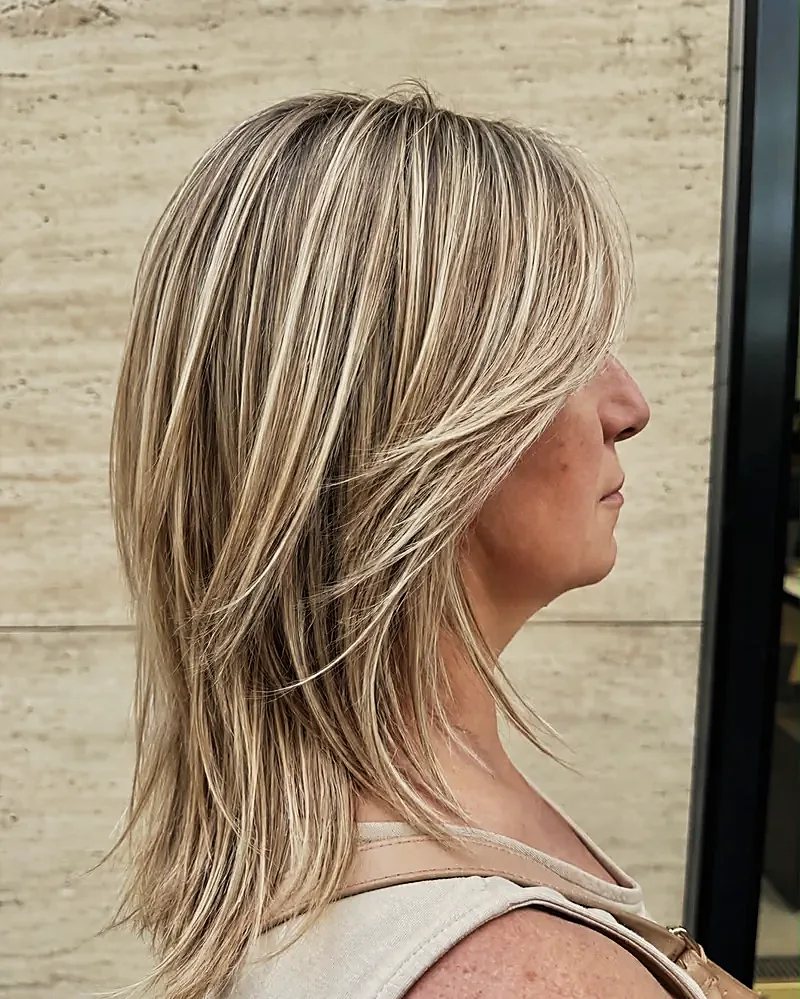 Vrstvený blond střih